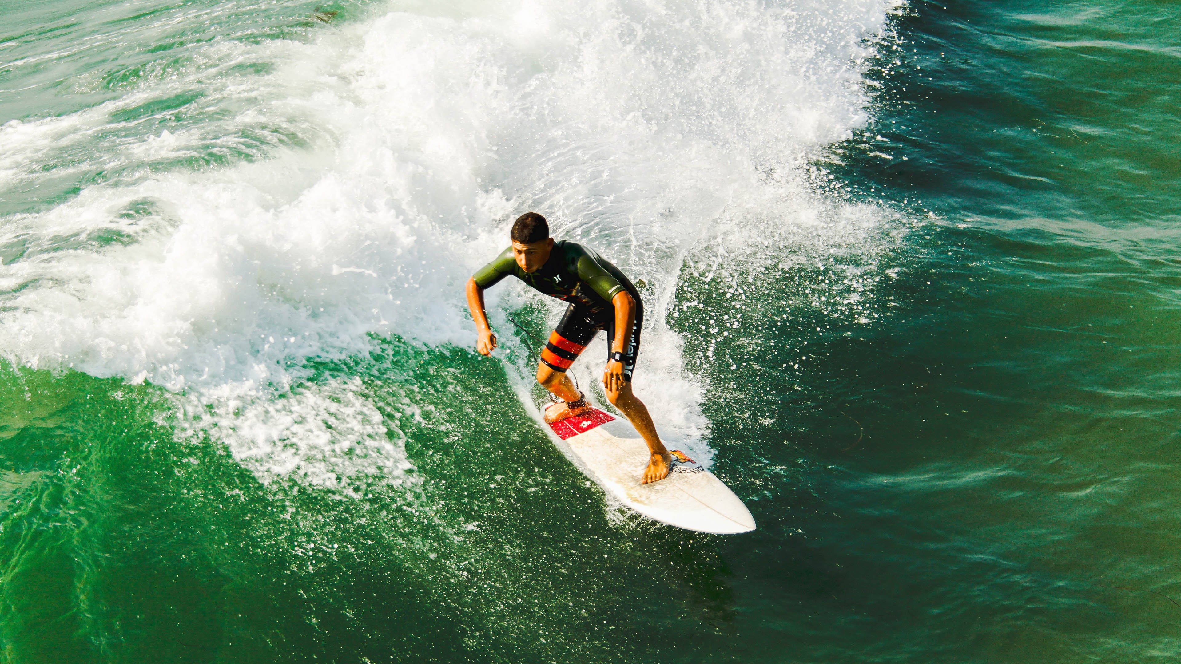 欧冠小组赛：拜仁6比1狂胜安特卫普 青年边锋独造四球一战封神